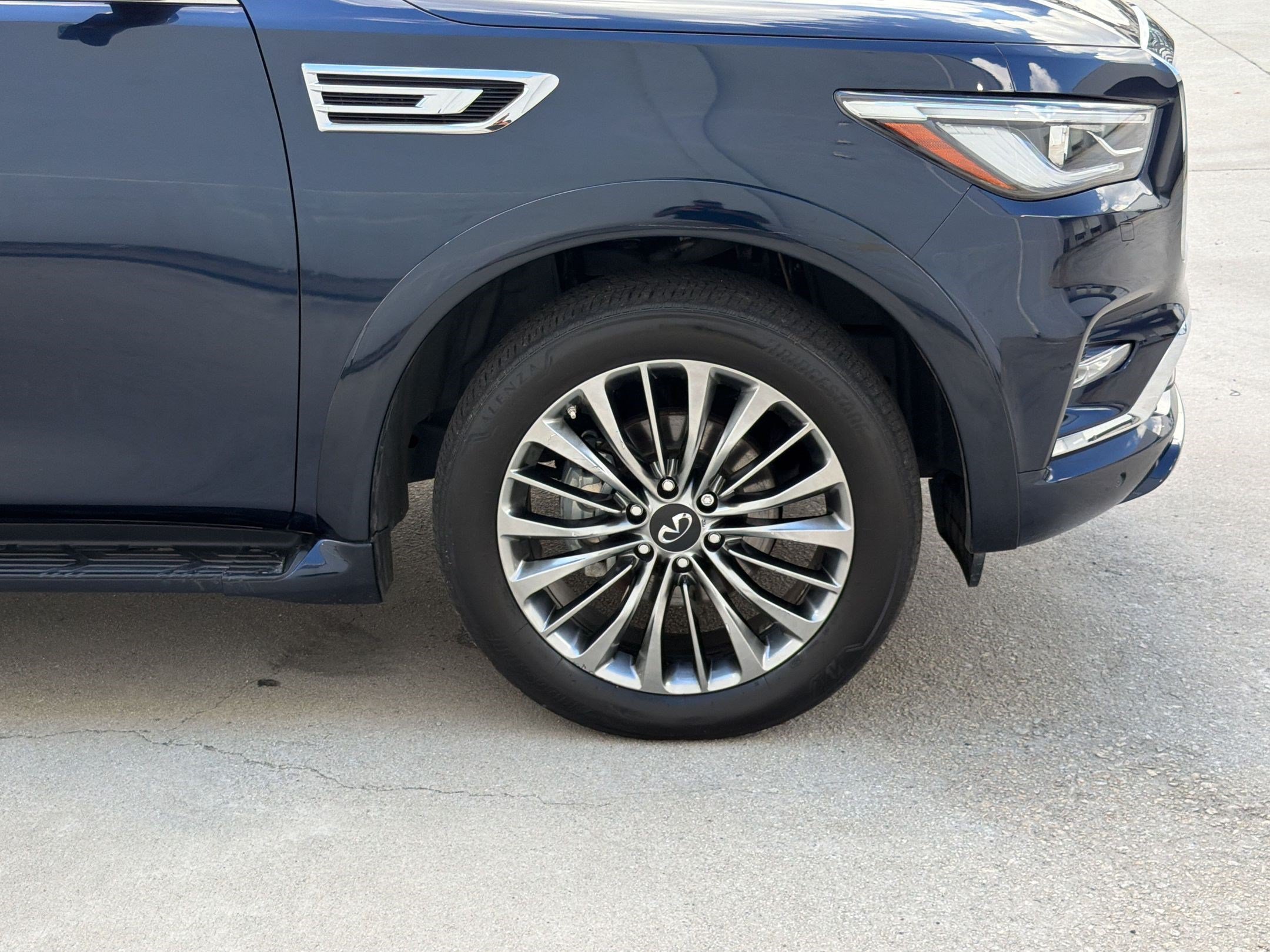 Used 2021 INFINITI QX80 Sensory w/ All-Season Package AWD/4WD image 11