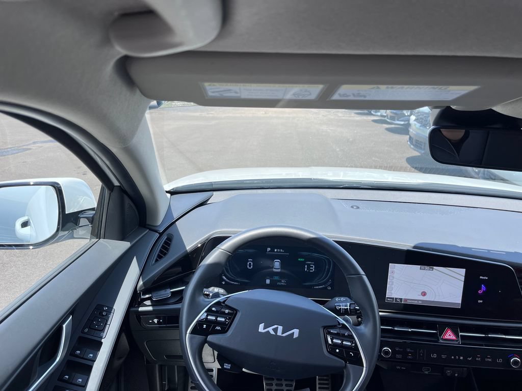 Certified 2024 Kia Niro EX Touring FWD image 22