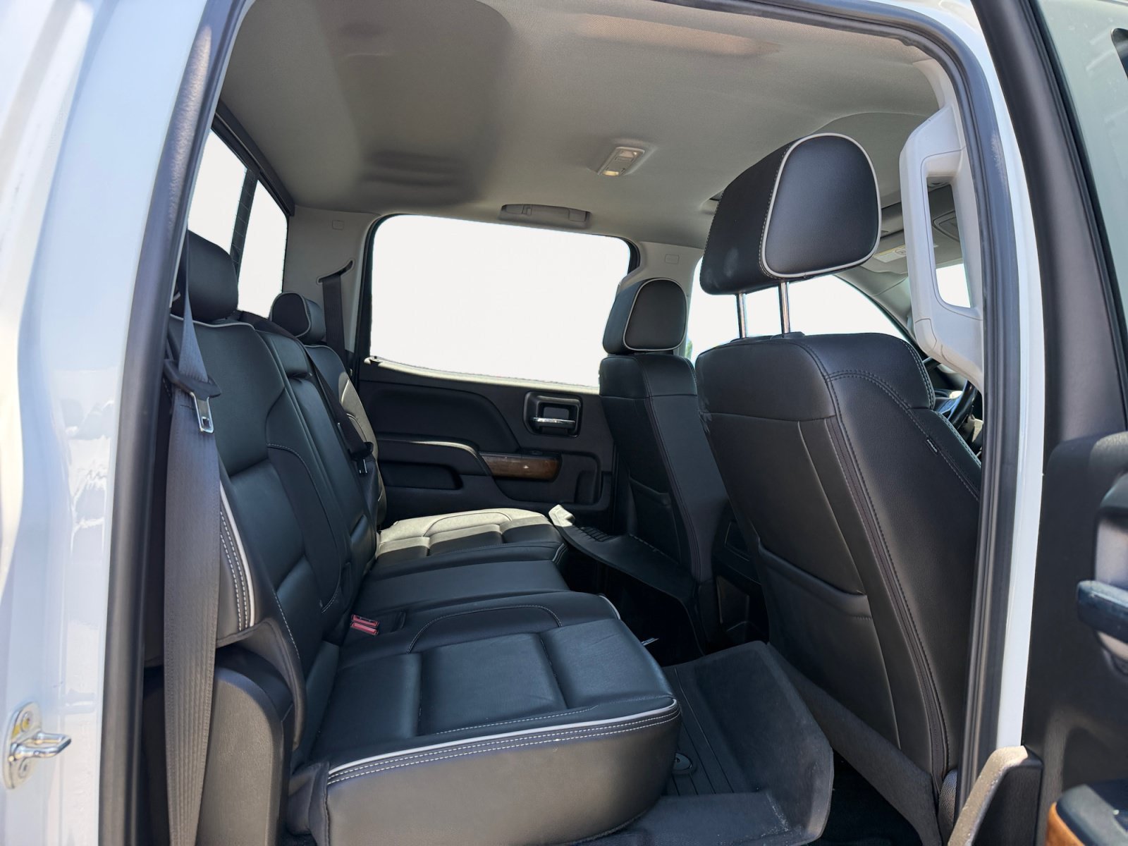 Used 2018 Chevrolet Silverado 2500 High Country w/ Duramax Plus Package AWD/4WD image 18