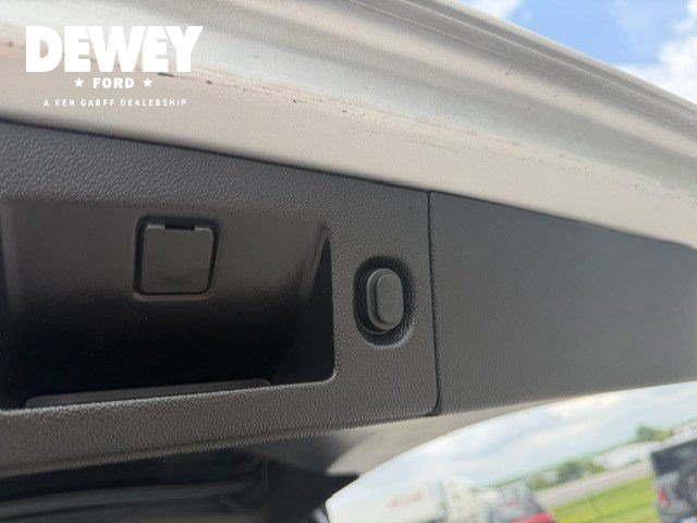 Used 2016 Chevrolet Tahoe LTZ AWD/4WD image 32