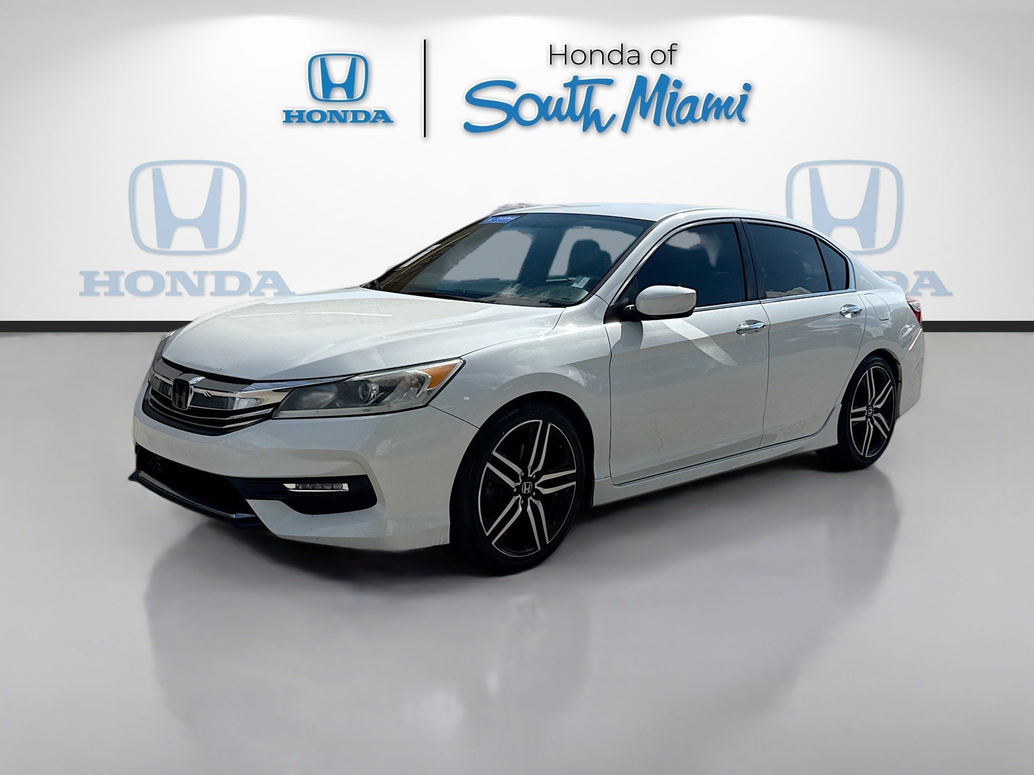 Used 2016 Honda Accord Sport image 3