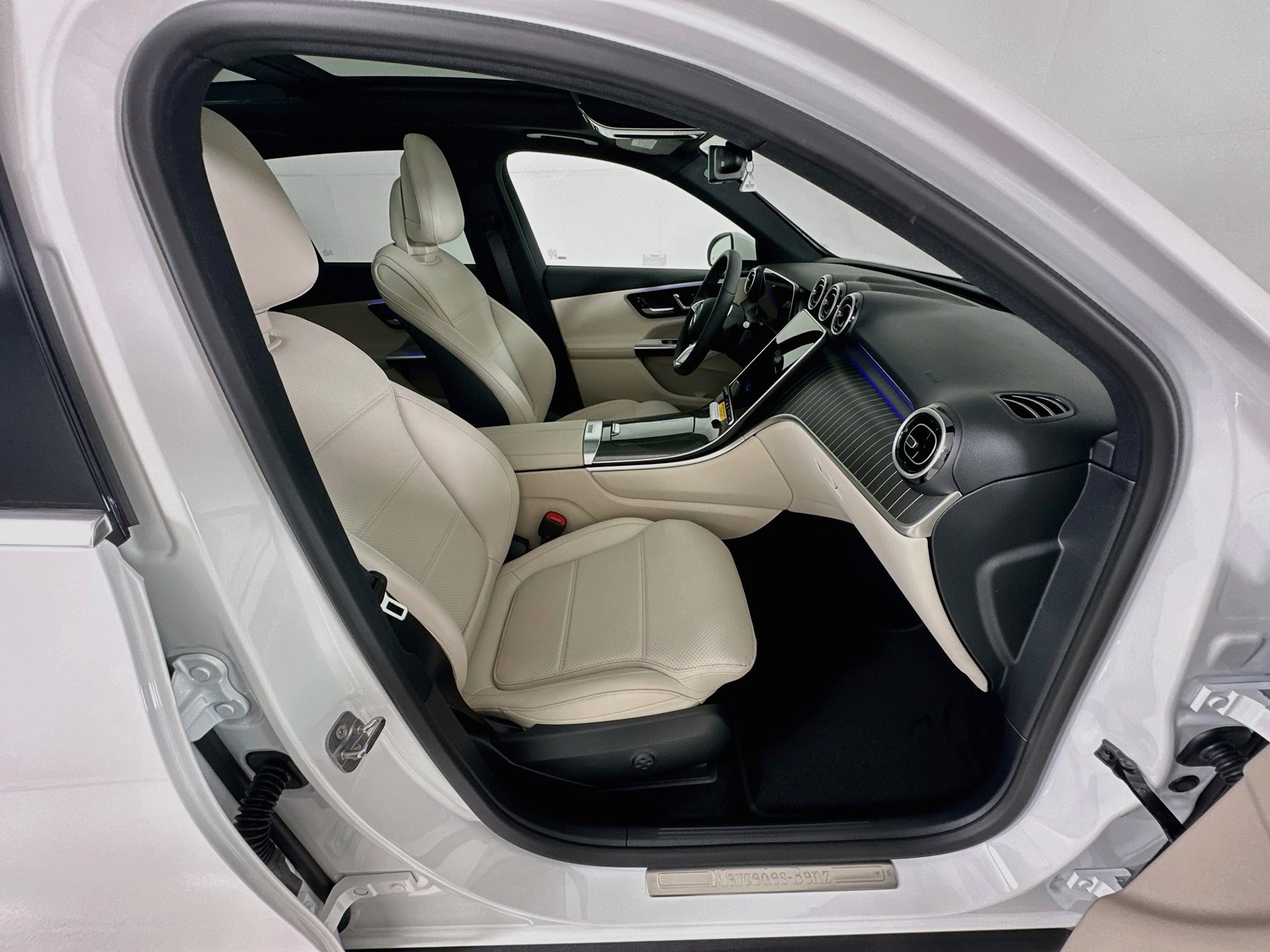 New 2027 Mercedes-Benz GLC 300 4MATIC image 31