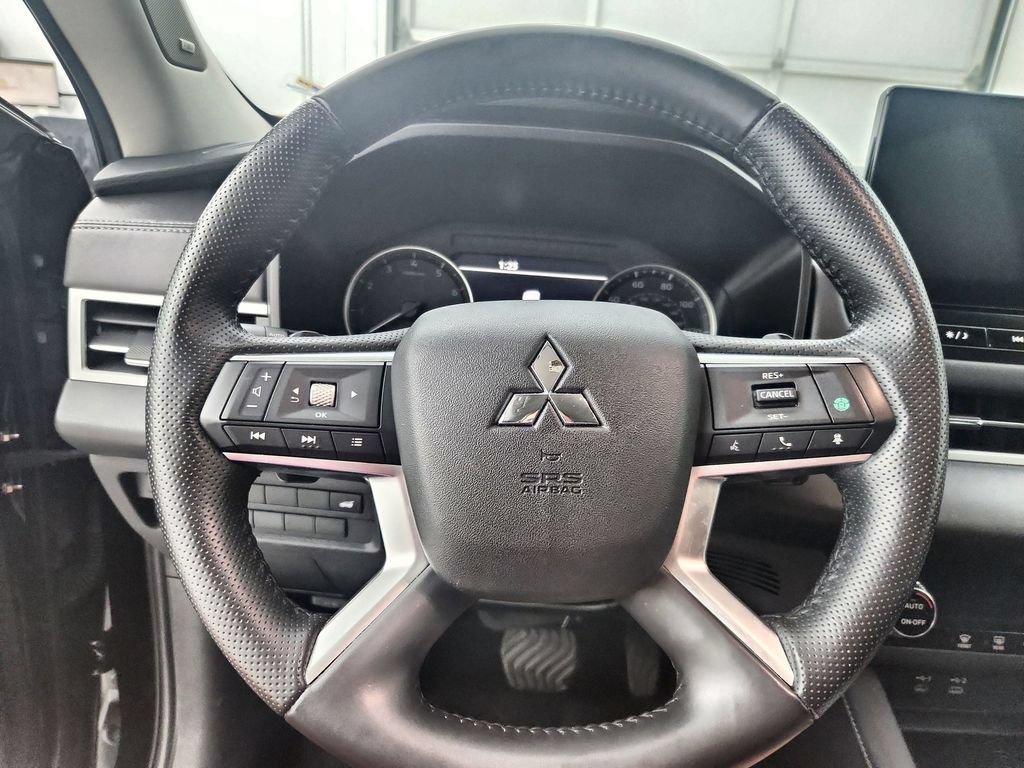 Used 2025 Mitsubishi Outlander SE FWD image 23