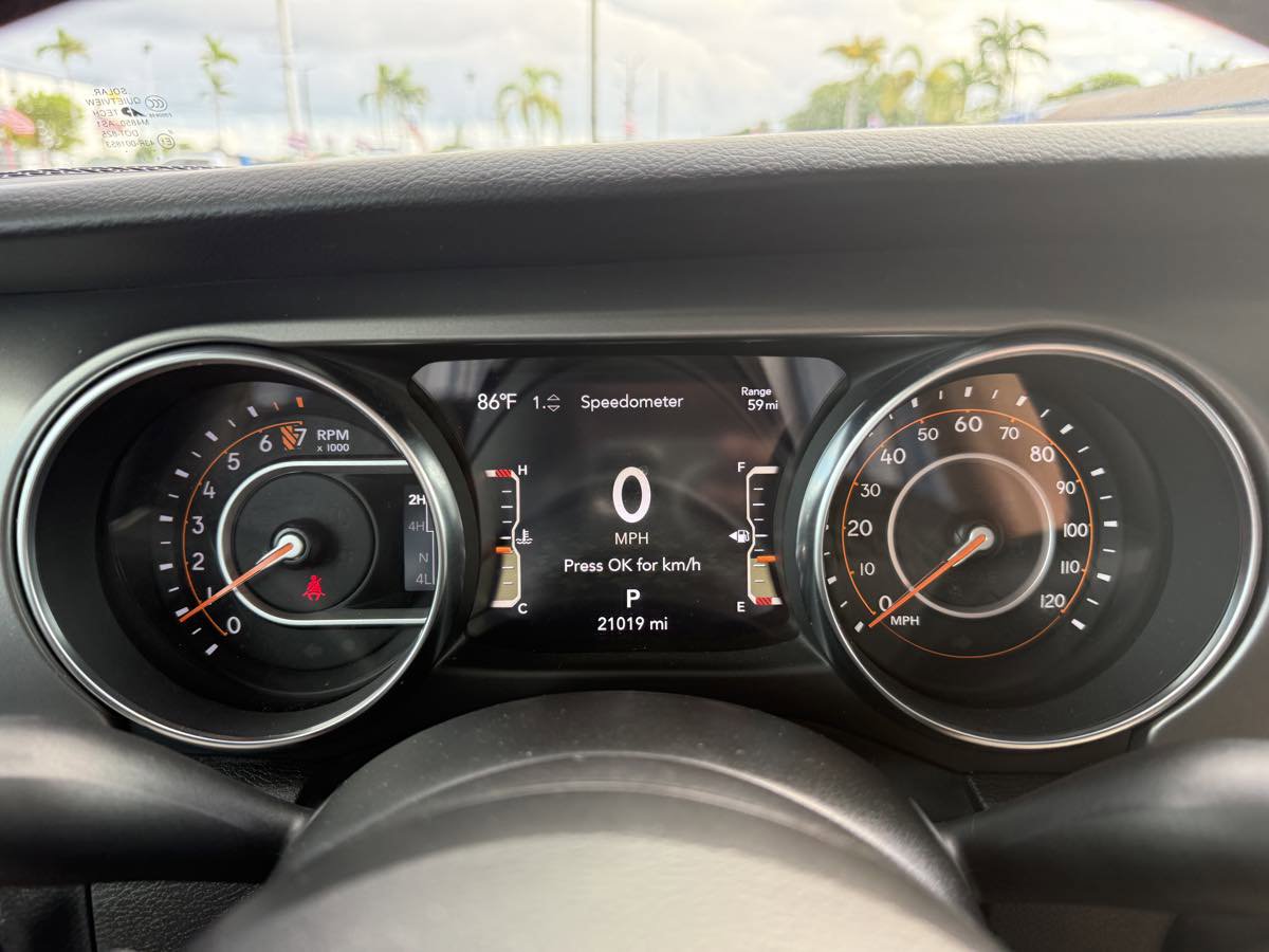 Used 2023 Jeep Gladiator Sport AWD/4WD image 16