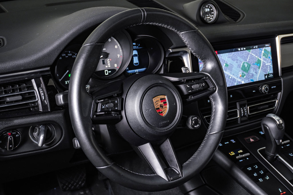Certified 2022 Porsche Macan S AWD/4WD image 18