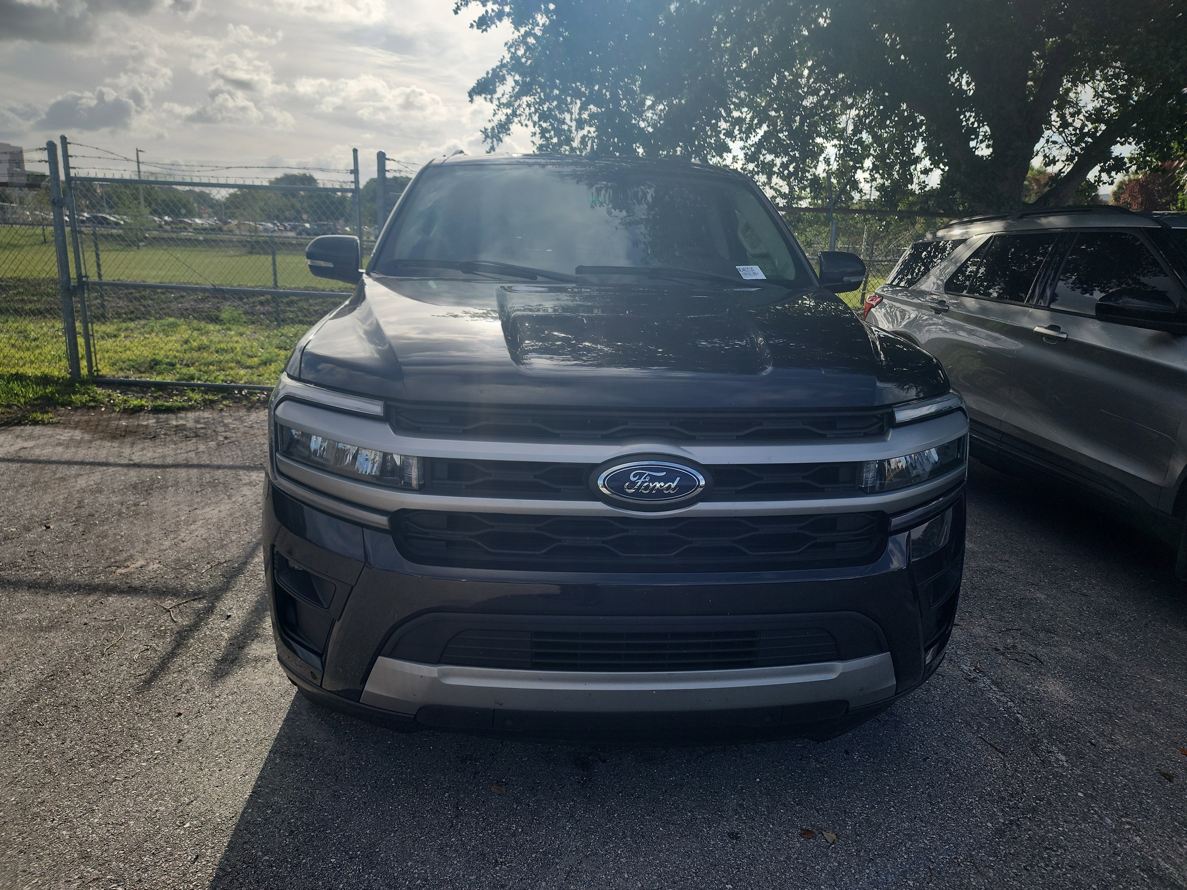 Used 2022 Ford Expedition XLT RWD image 2