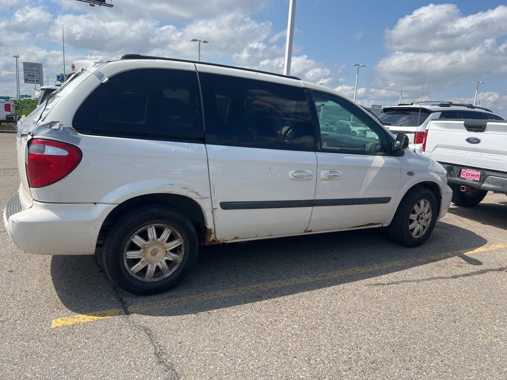 Used 2006 Chrysler Town & Country w/ Popular Equipment Group I FWD image 8