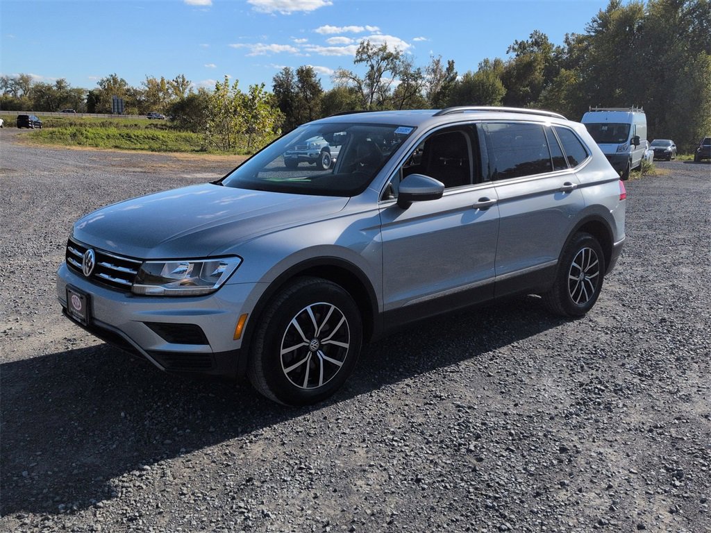 Used 2021 Volkswagen Tiguan SE w/ Panoramic Sunroof Package image 8