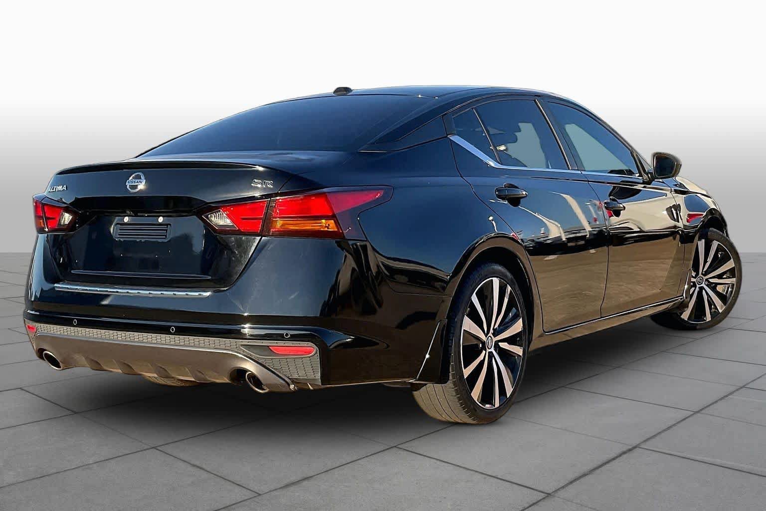 Used 2020 Nissan Altima 2.5 SR FWD image 12