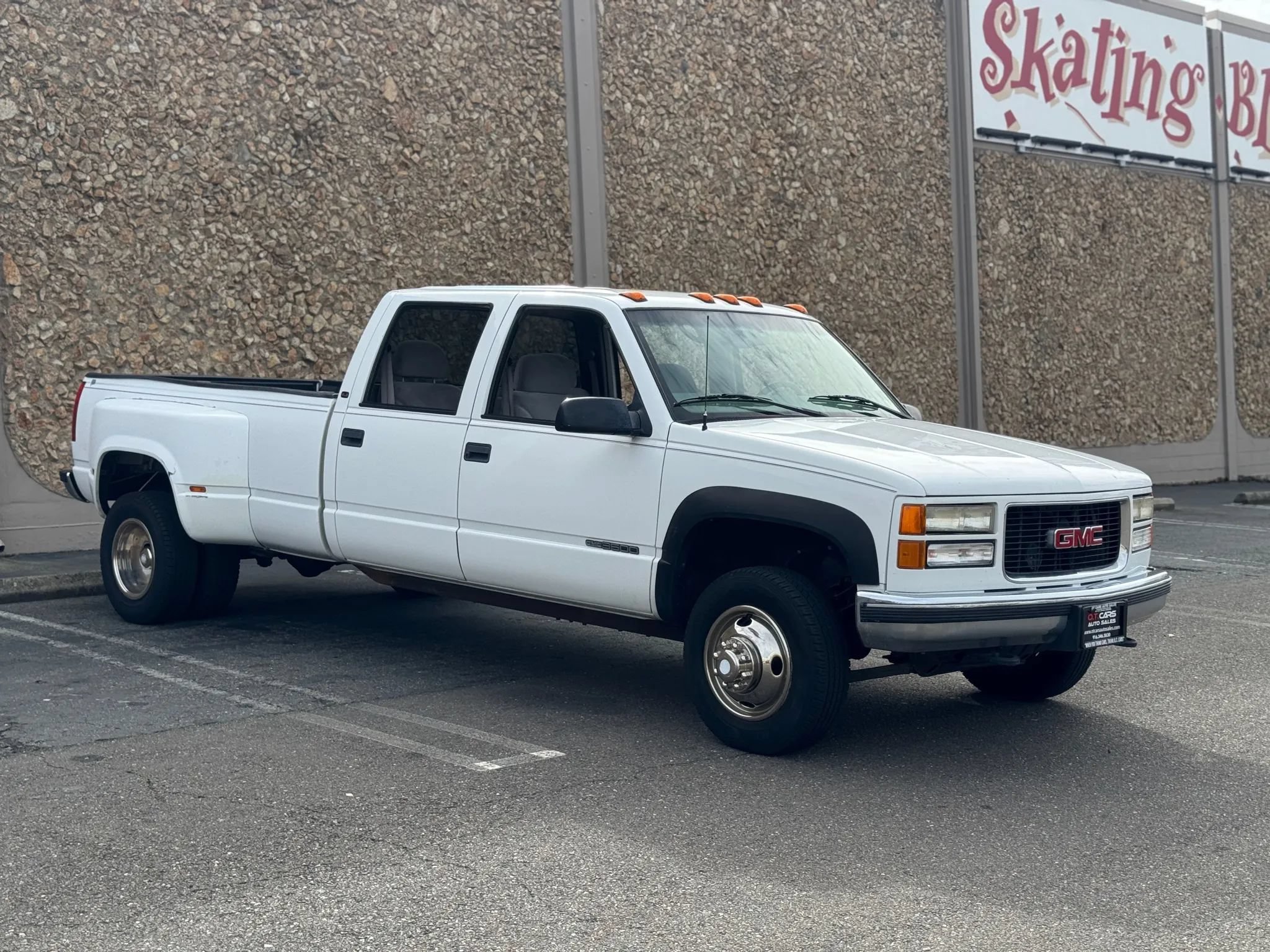 Used 2000 GMC Sierra 3500 4x4 Crew Cab w/ SLE Marketing Option Pkg 3 image 3