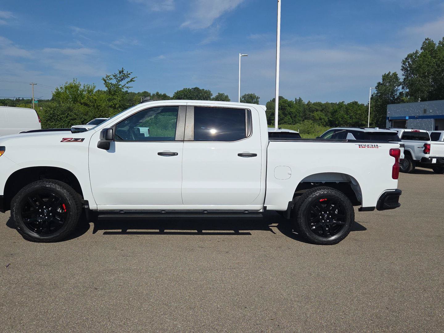 Used 2023 Chevrolet Silverado 1500 Custom Trail Boss AWD/4WD image 2