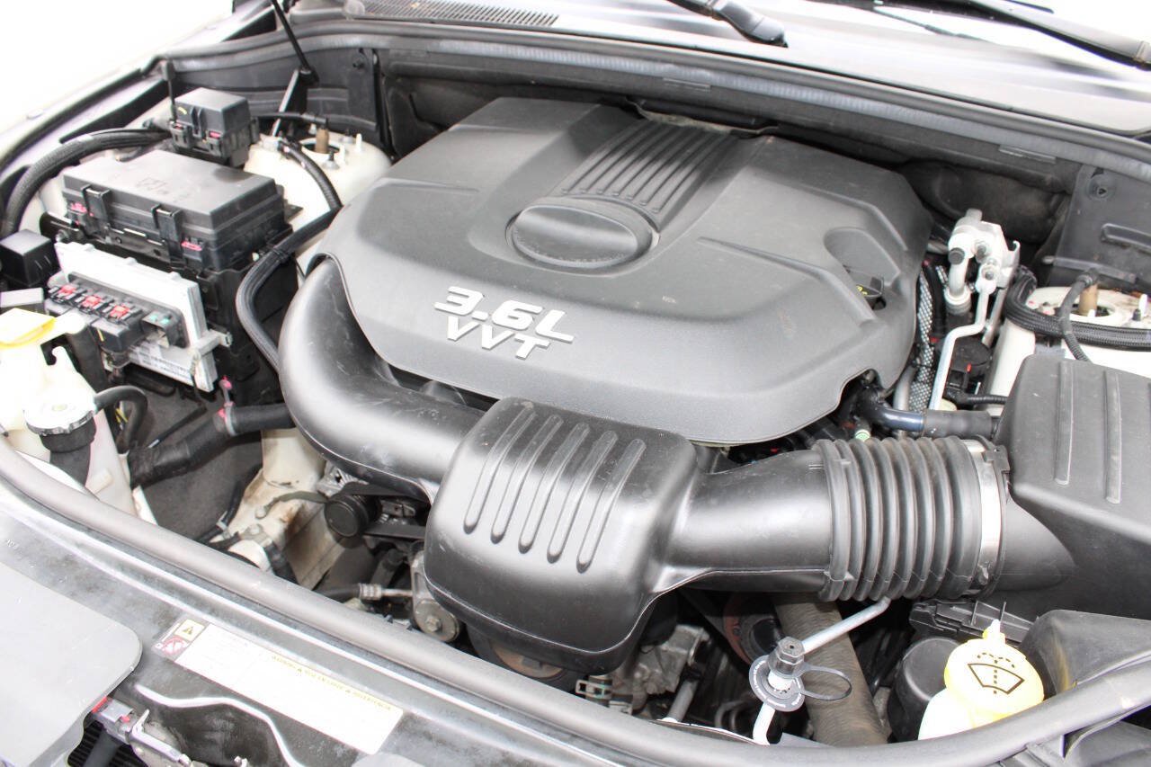 Used 2012 Jeep Grand Cherokee Overland AWD/4WD image 27