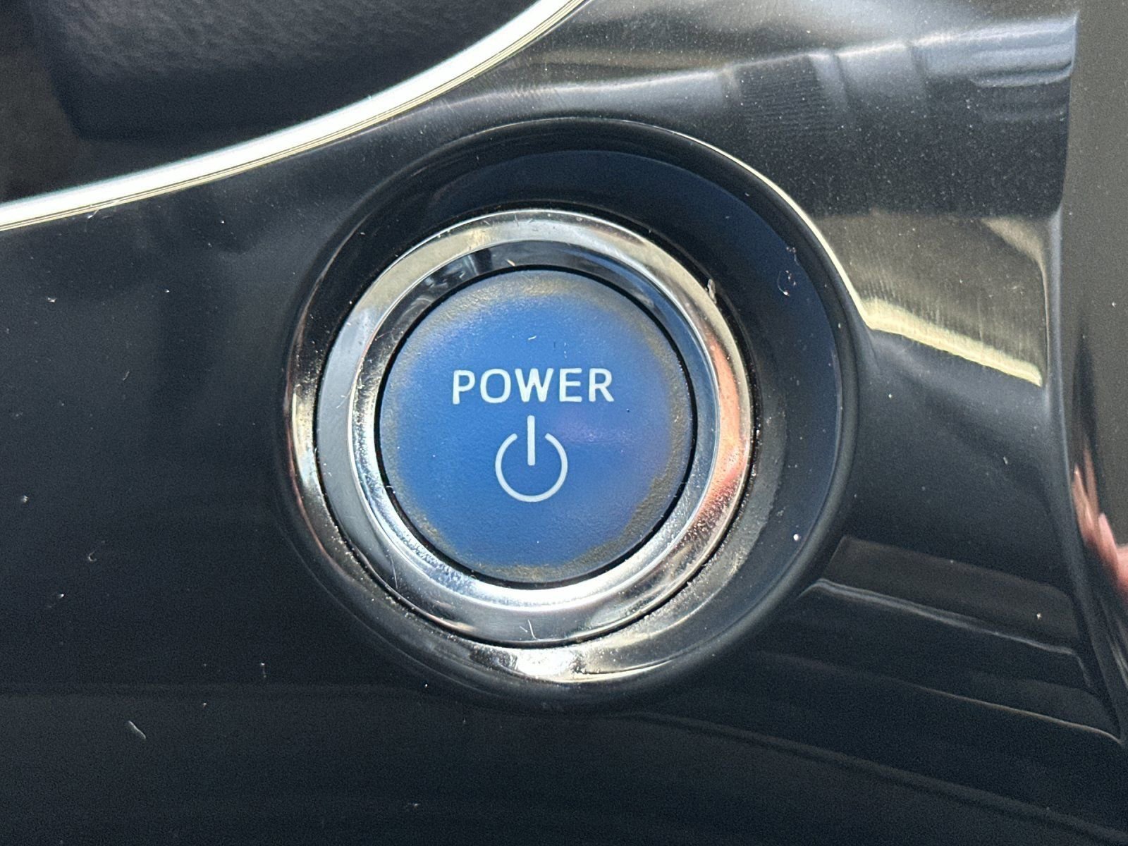 Used 2020 Toyota Prius LE image 25