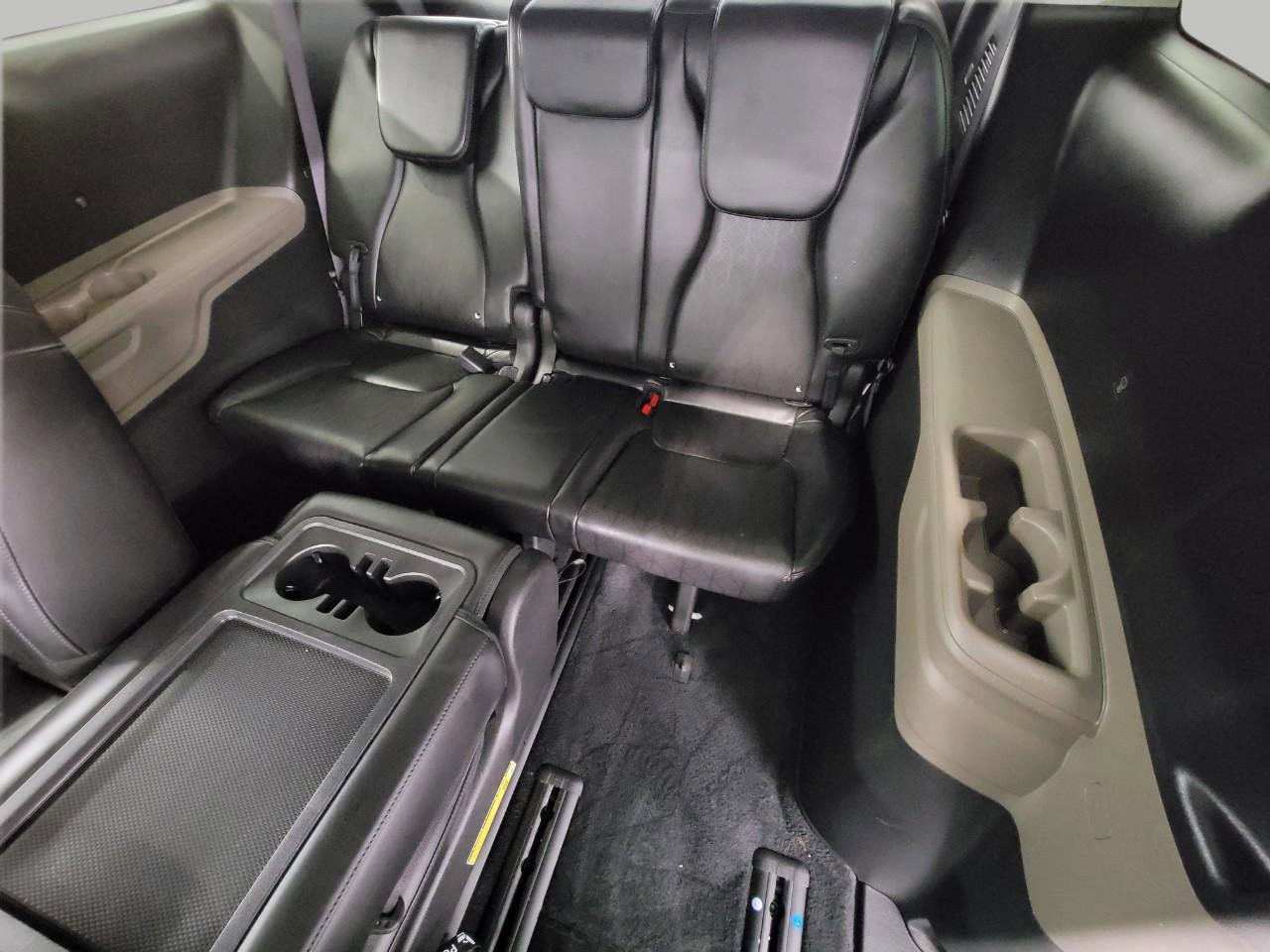 Used 2025 Kia Carnival FWD image 25