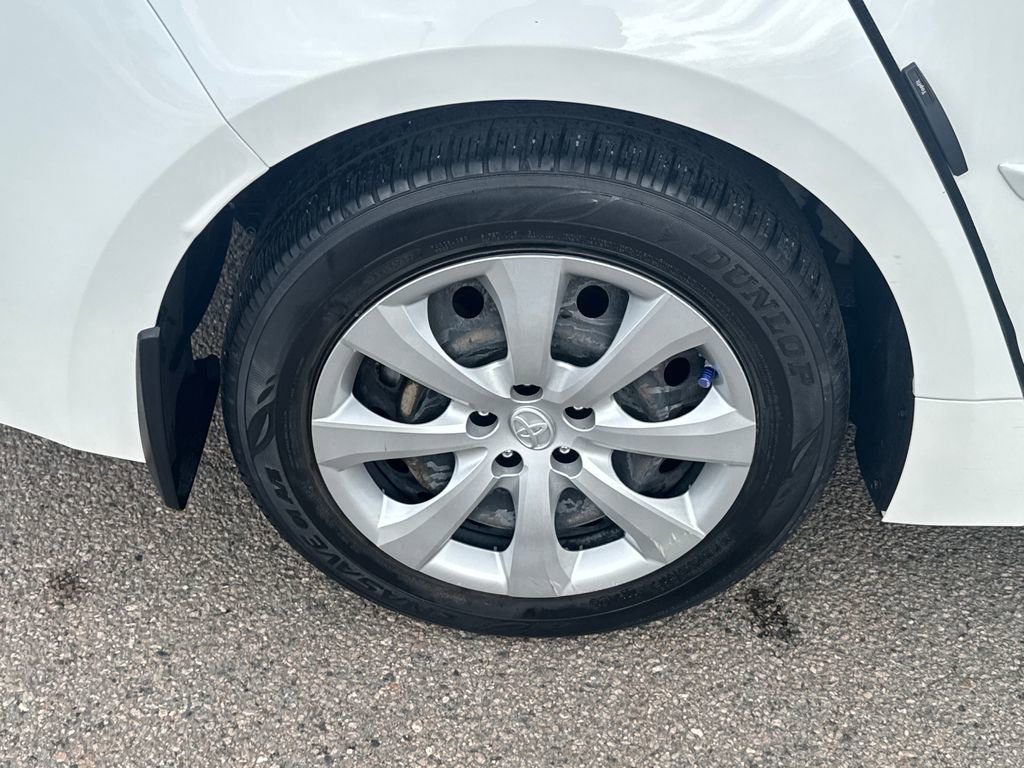 Used 2020 Toyota Corolla LE FWD image 37