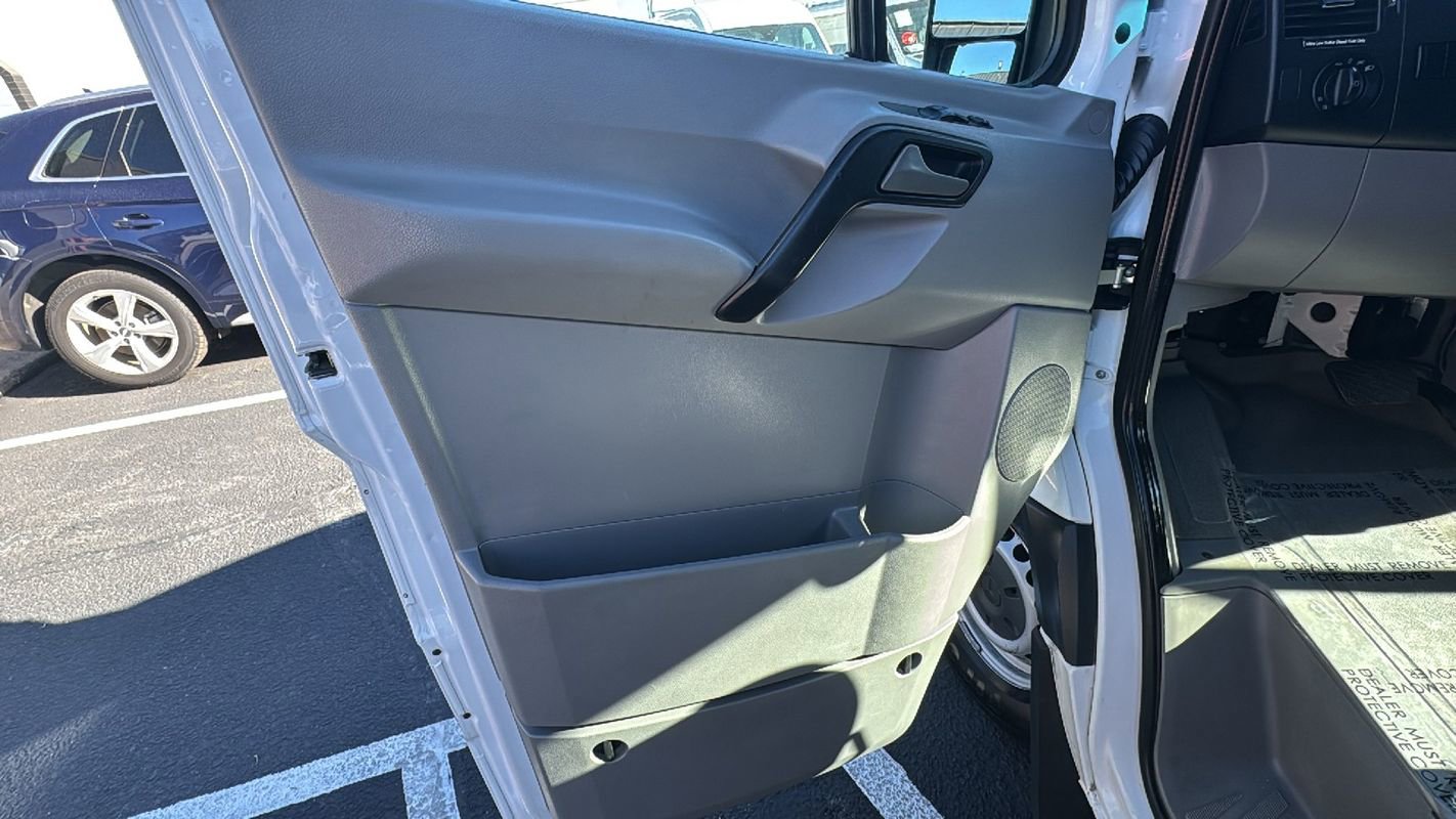 Used 2014 Mercedes-Benz Sprinter 2500 image 9