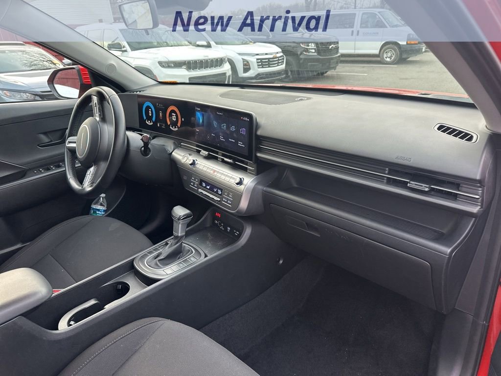 Used 2025 Hyundai Kona SEL image 6