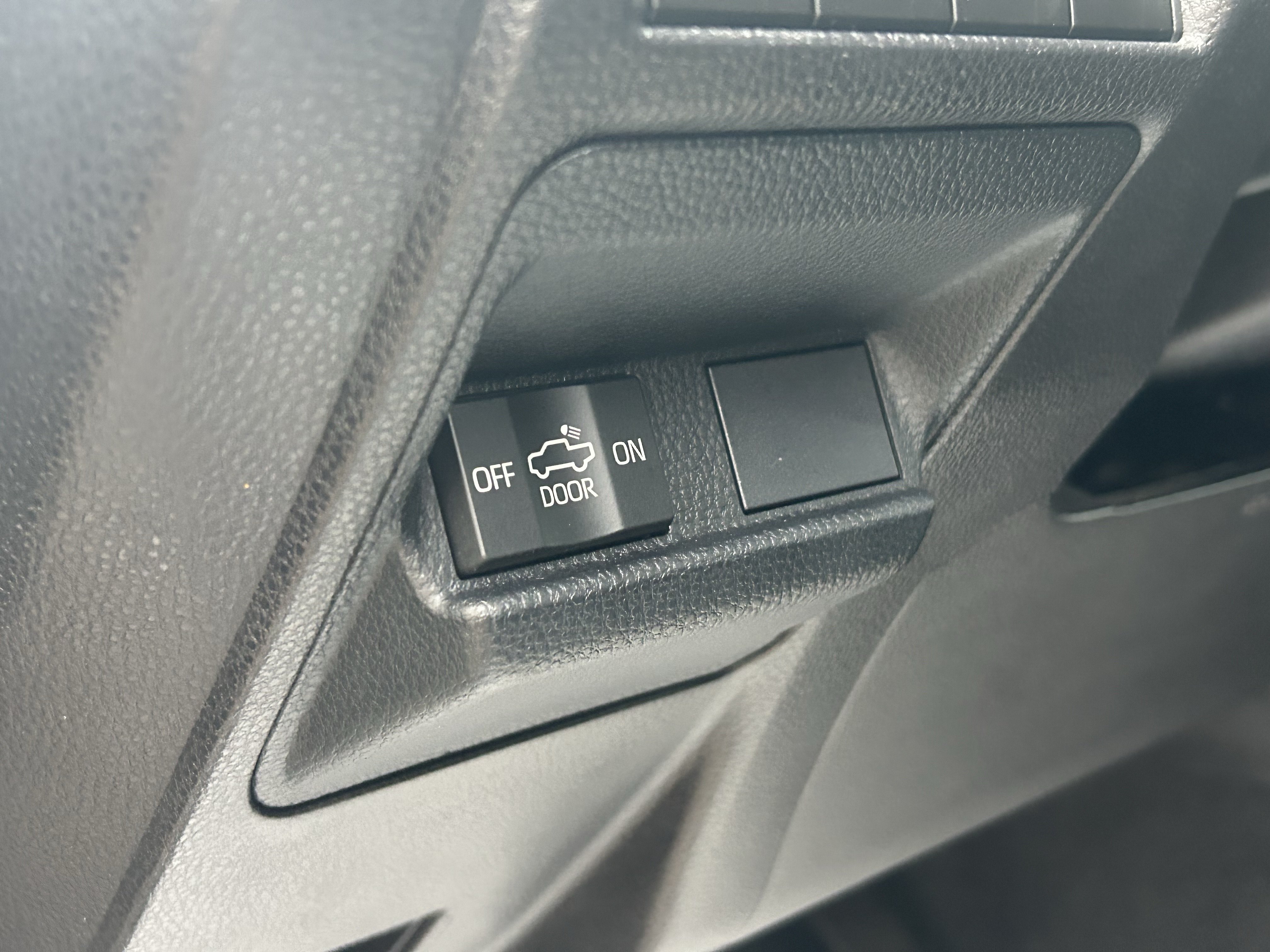 Certified 2024 Toyota Tacoma SR5 AWD/4WD image 16