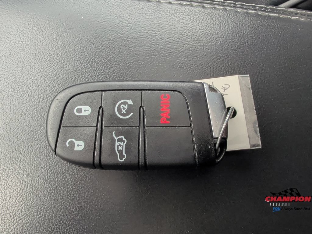 Used 2020 Jeep Grand Cherokee Overland AWD/4WD image 27