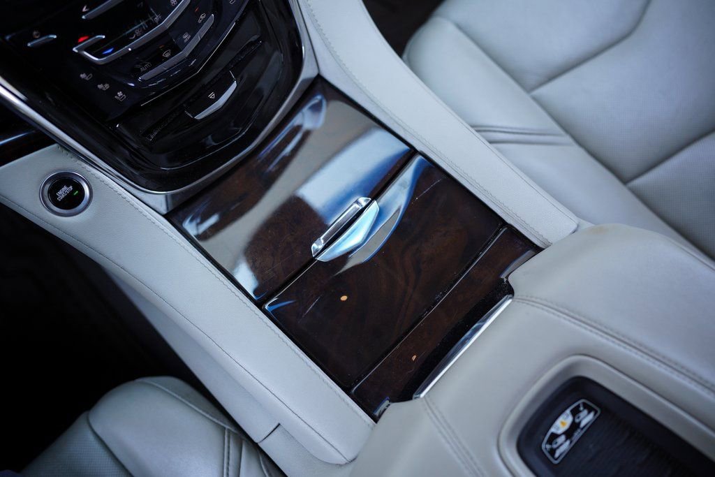 Used 2016 Cadillac Escalade Luxury image 36