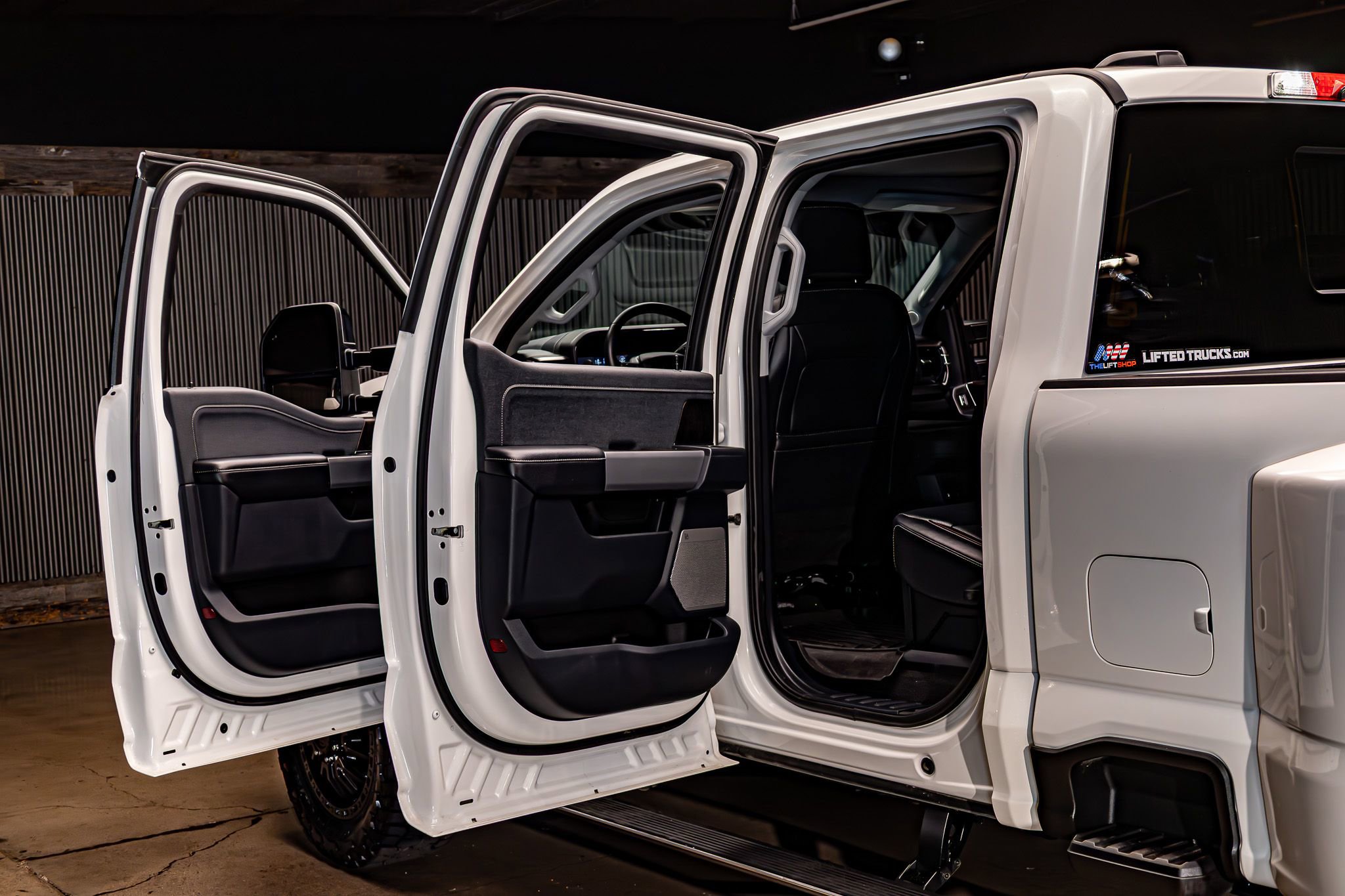 Used 2024 Ford F350 Lariat w/ Lariat Ultimate Package image 30