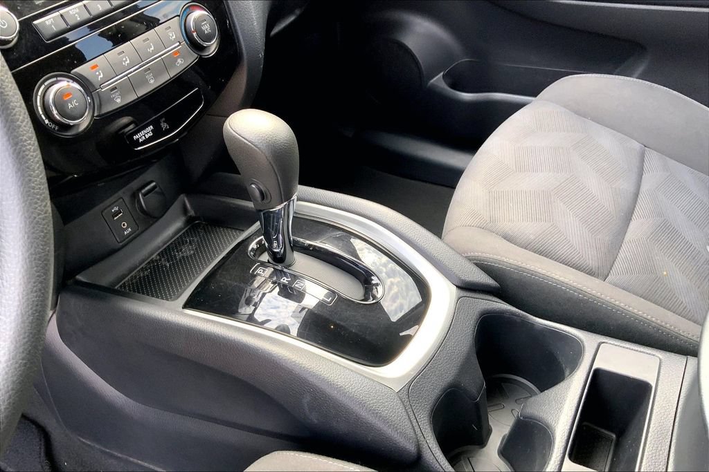 Used 2016 Nissan Rogue S FWD image 18