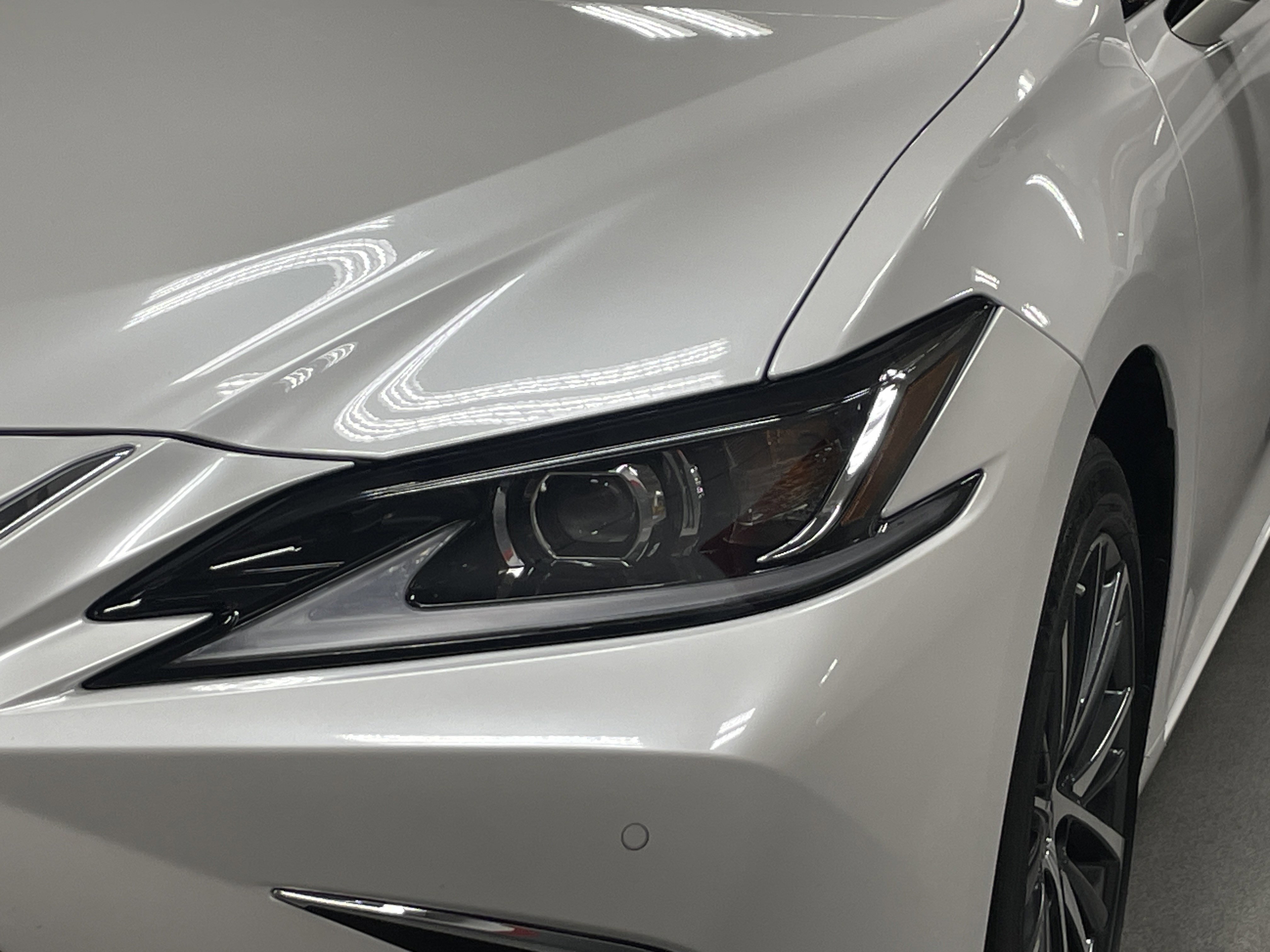 Used 2025 Lexus ES 300h w/ Premium Package image 8