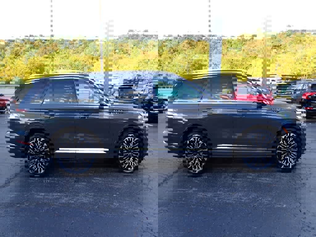 Used 2023 Lincoln Aviator Black Label w/ Dynamic Handling Package image 6