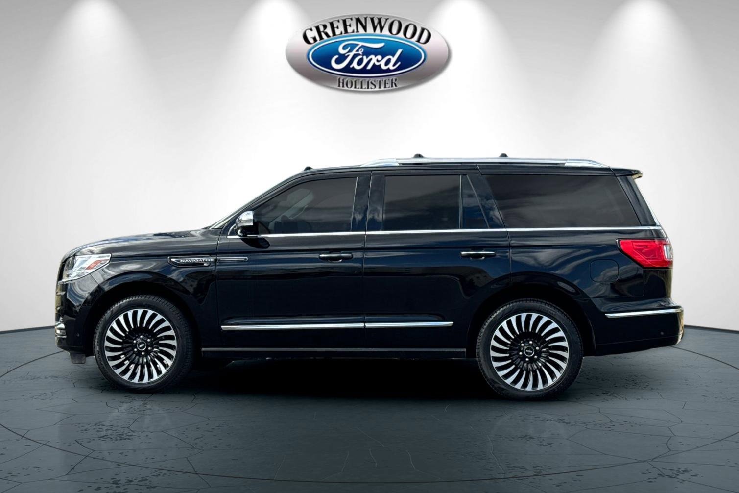 Used 2021 Lincoln Navigator Black Label w/ Cargo Convenience Package image 7
