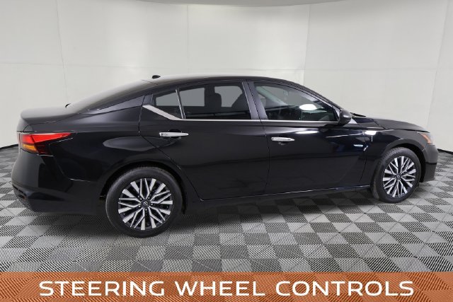 Used 2025 Nissan Altima 2.5 SV FWD image 5