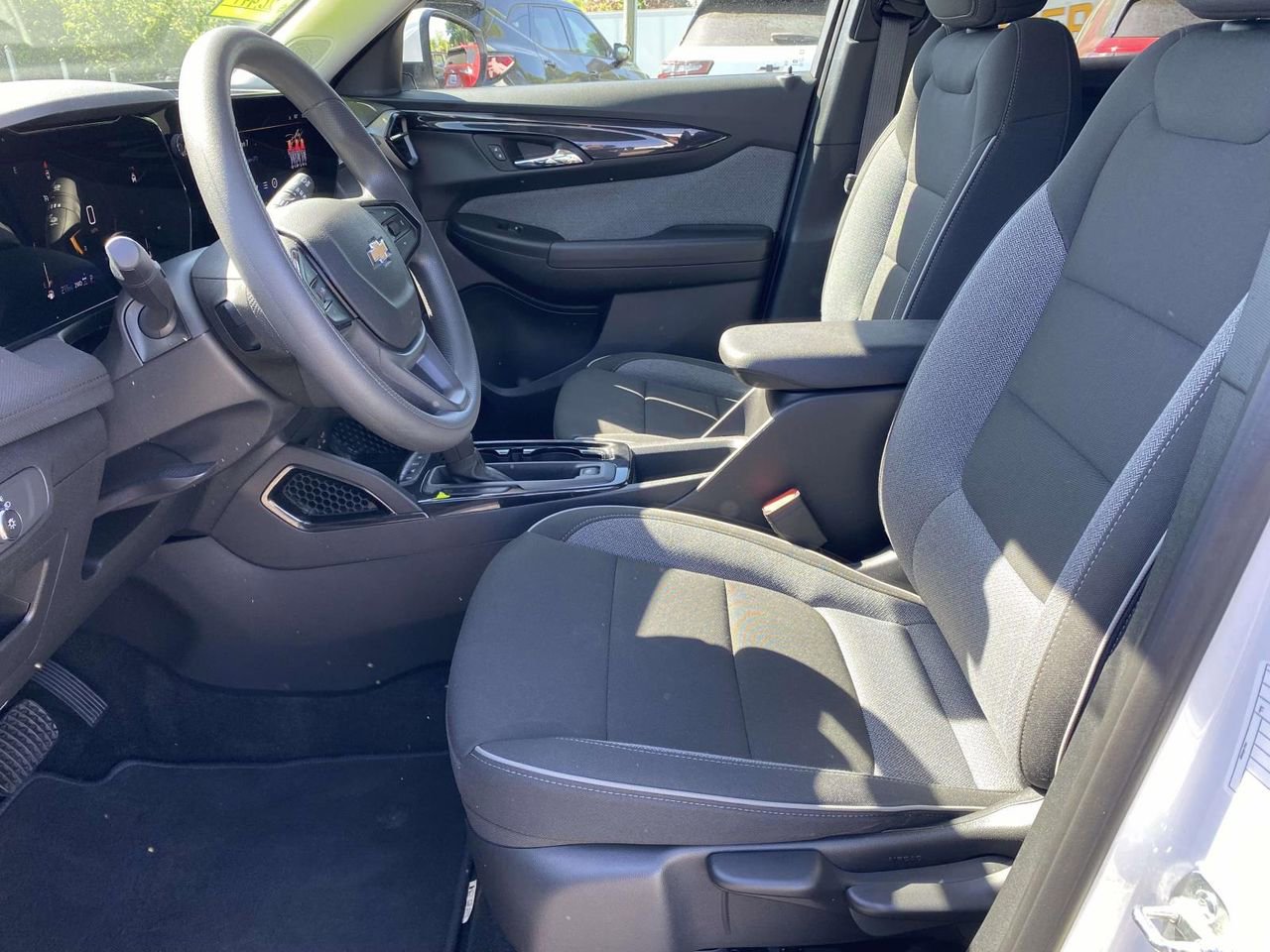 Used 2025 Chevrolet TrailBlazer LT AWD/4WD image 12