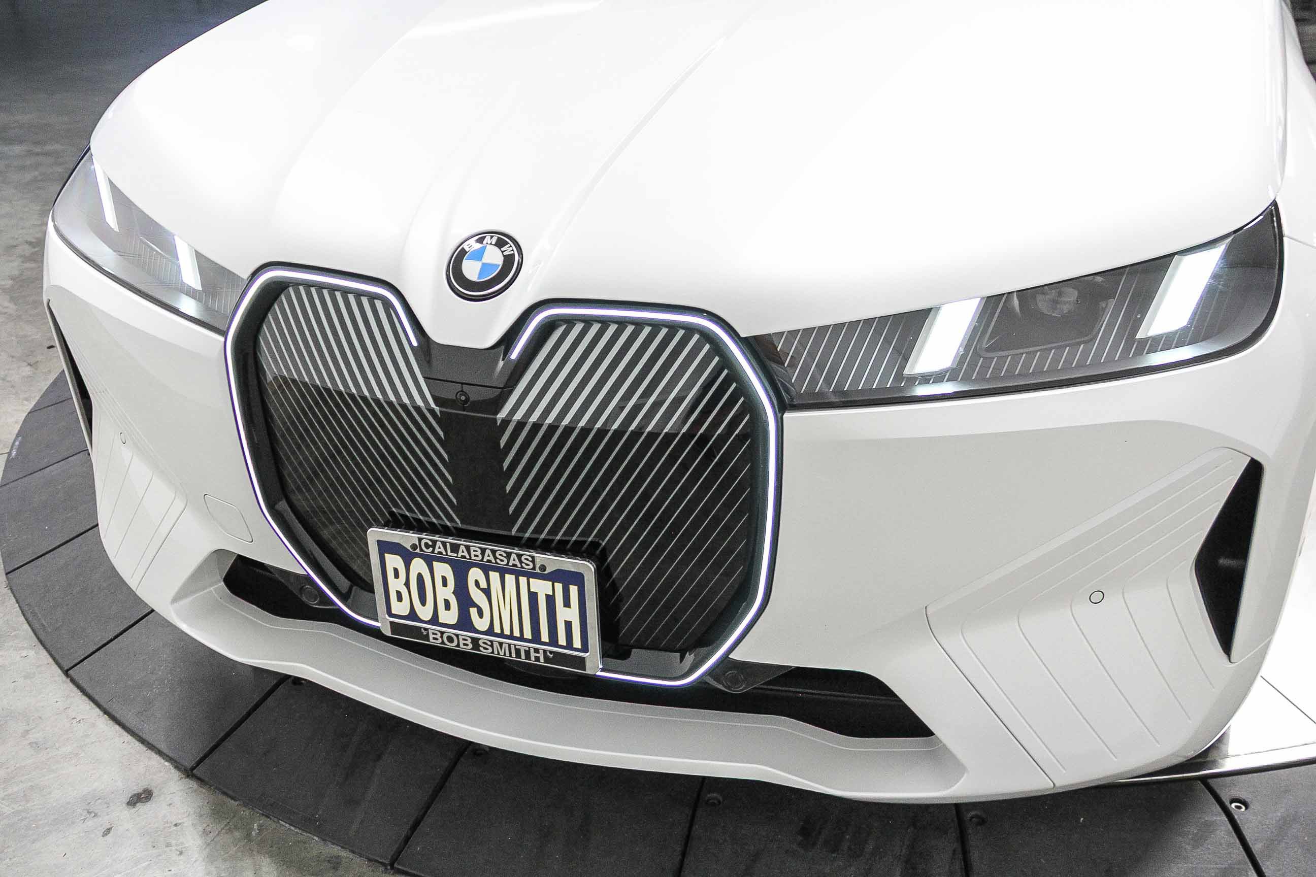 Used 2026 BMW iX xDrive45 w/ Premium Package image 11