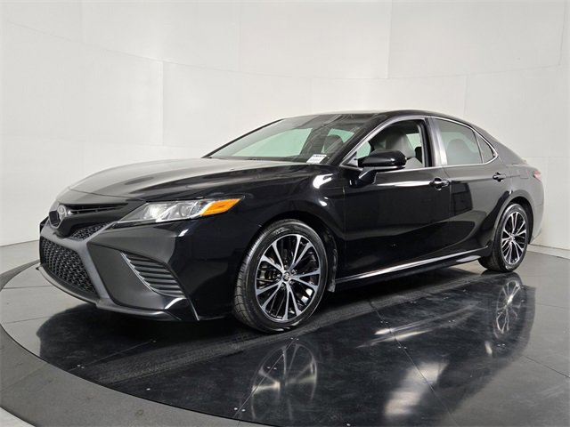 Used 2018 Toyota Camry SE image 2