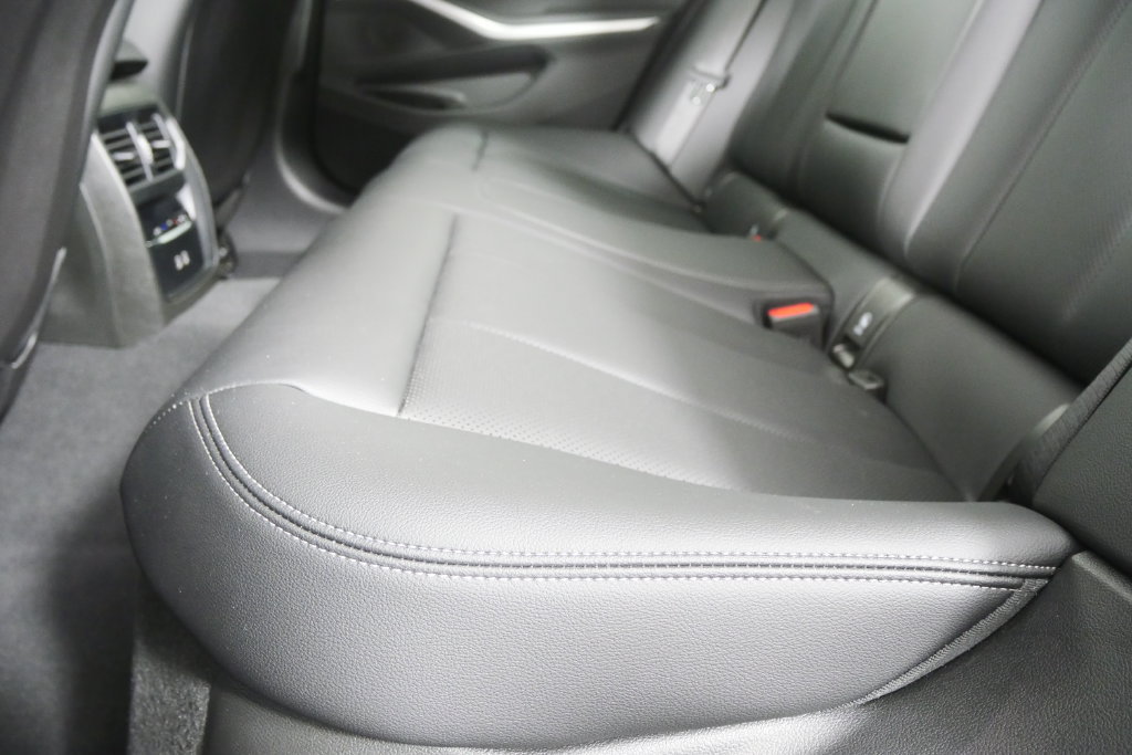 Certified 2025 BMW 330i Sedan RWD image 14