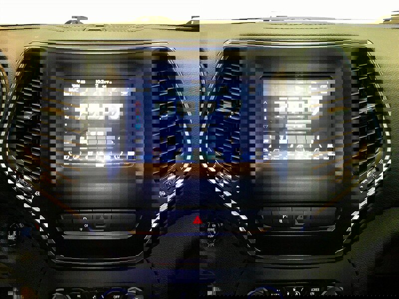 Used 2019 Jeep Cherokee Latitude Plus w/ Cold Weather Group image 16