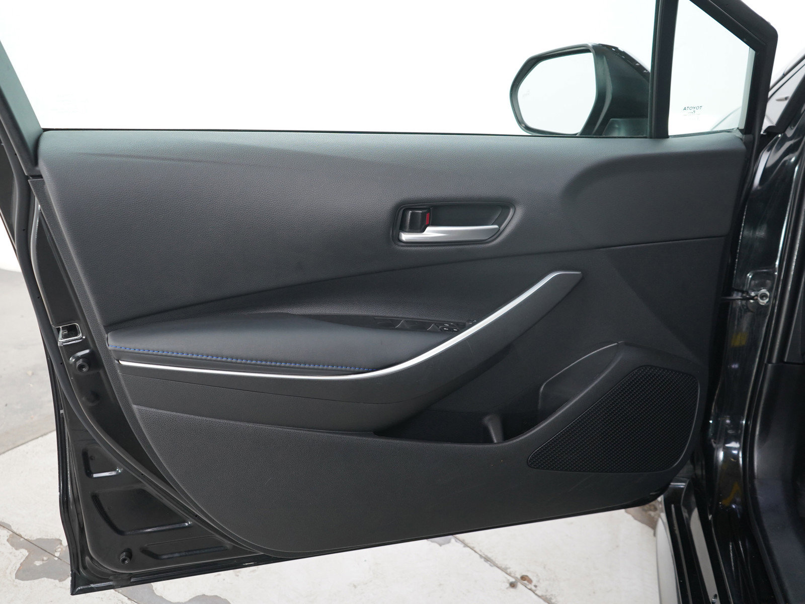 Used 2021 Toyota Corolla SE w/ SE Premium Package FWD image 19