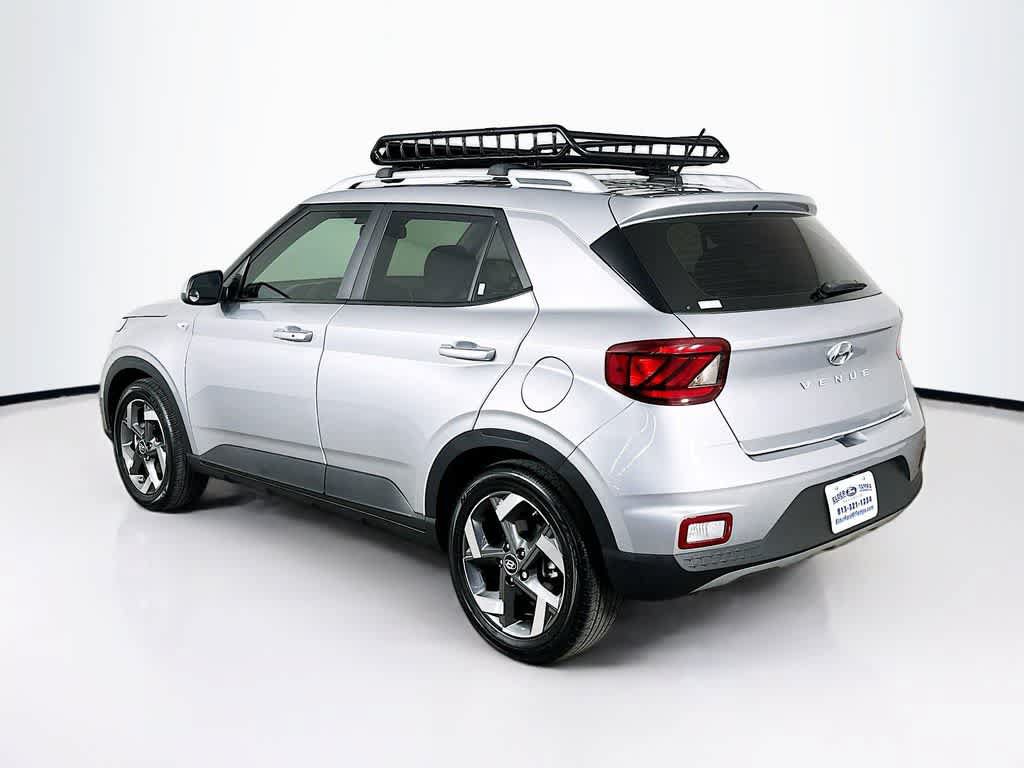 Used 2025 Hyundai Venue SEL FWD image 4