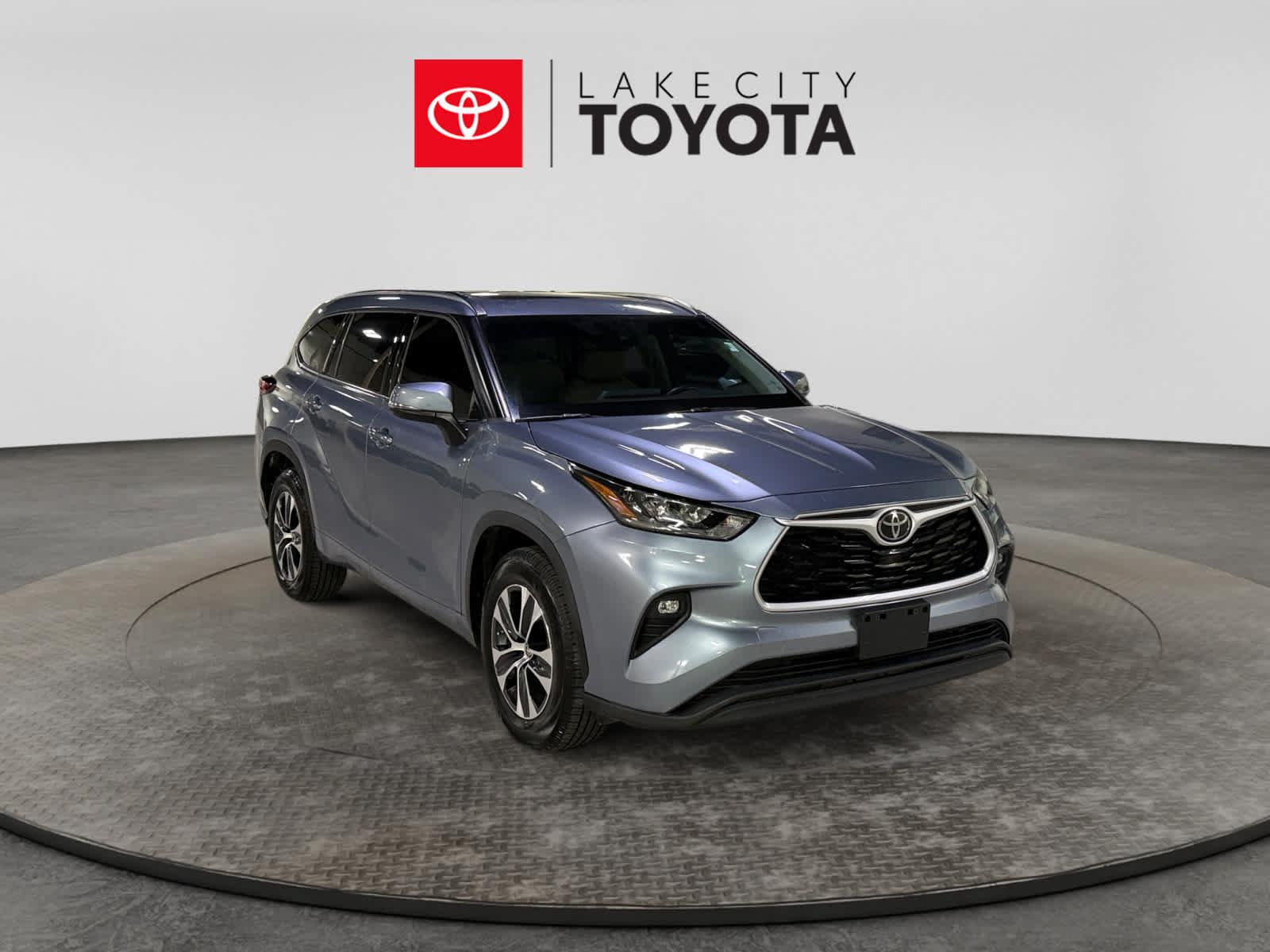Used 2020 Toyota Highlander XLE FWD image 13