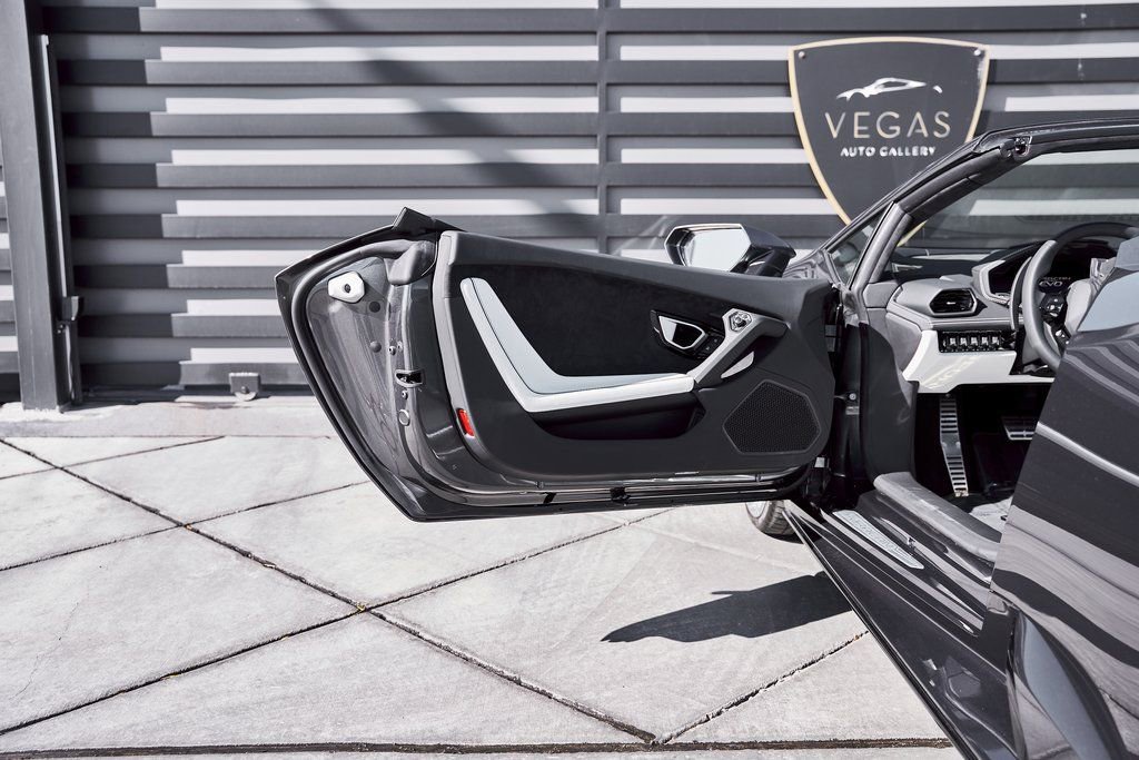 Used 2024 Lamborghini Huracan EVO image 33