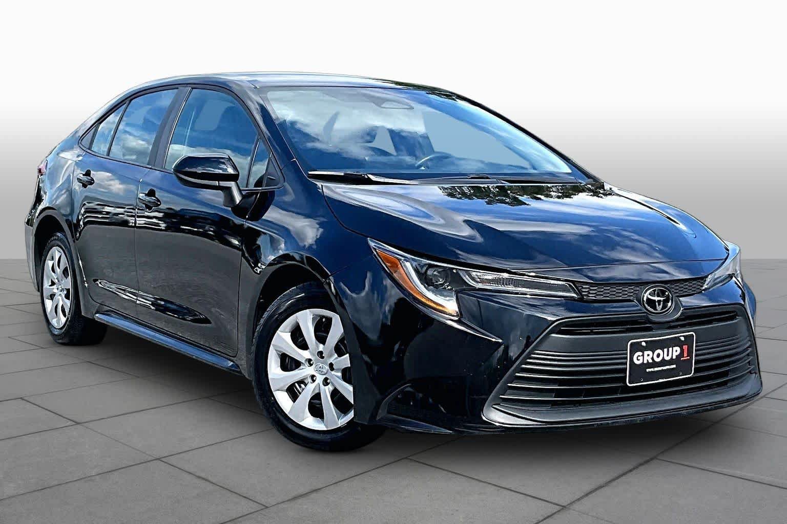 Used 2025 Toyota Corolla LE FWD image 3