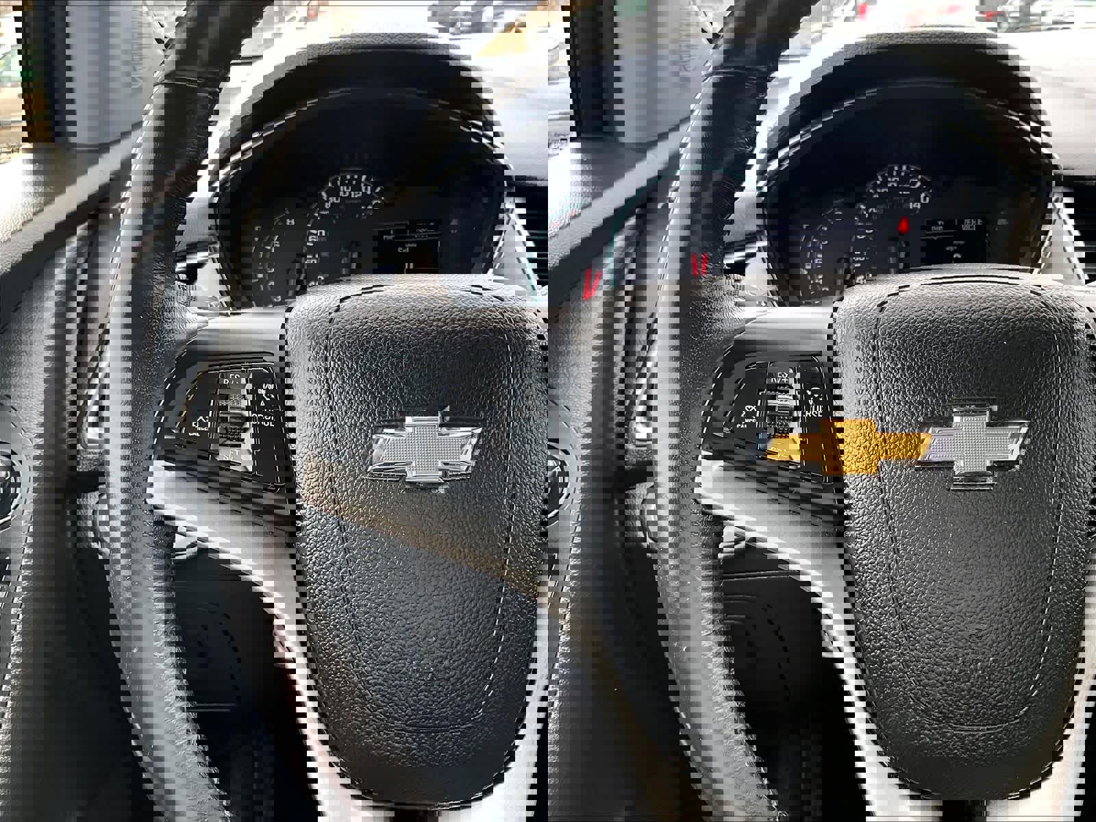 Used 2022 Chevrolet Trax LT w/ LT Convenience Package AWD/4WD image 22