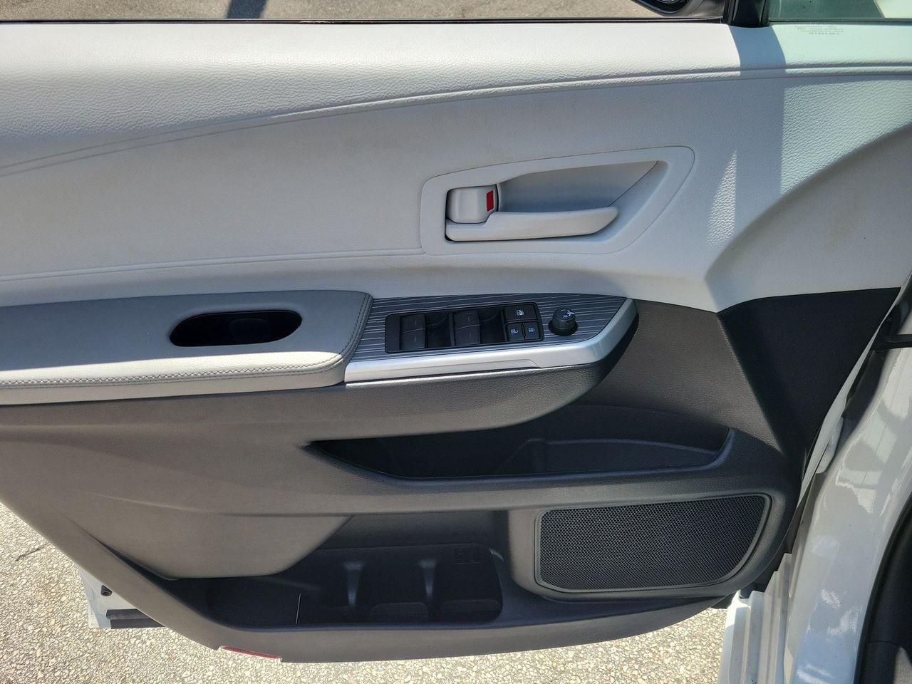 Used 2025 Toyota Sienna LE FWD image 14
