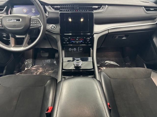 Used 2023 Jeep Grand Cherokee Altitude AWD/4WD image 2