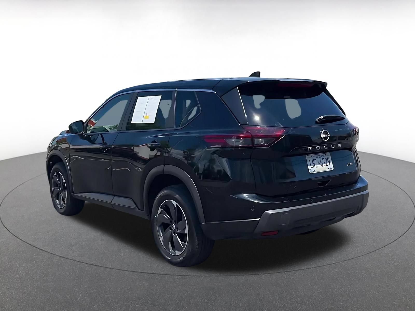 Used 2025 Nissan Rogue SV AWD/4WD image 11