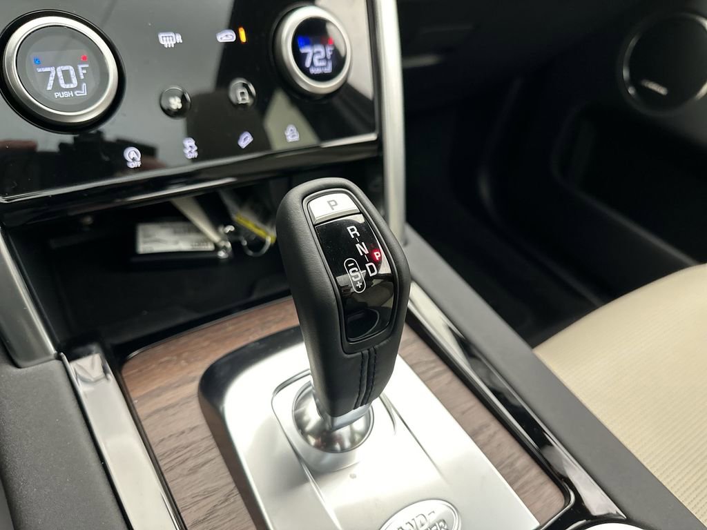 Used 2023 Land Rover Discovery Sport SE image 17