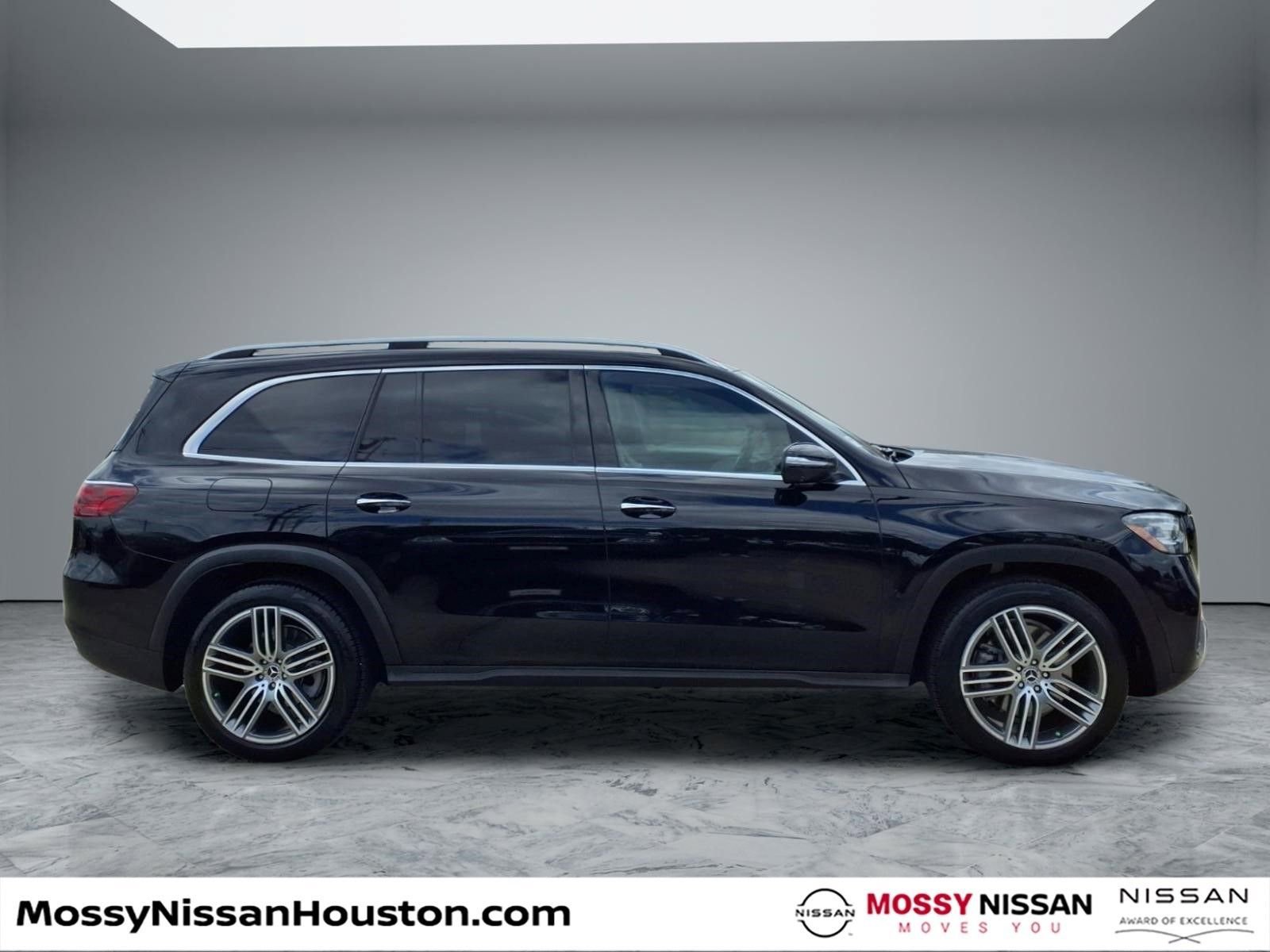 Used 2025 Mercedes-Benz GLS 450 4MATIC image 8