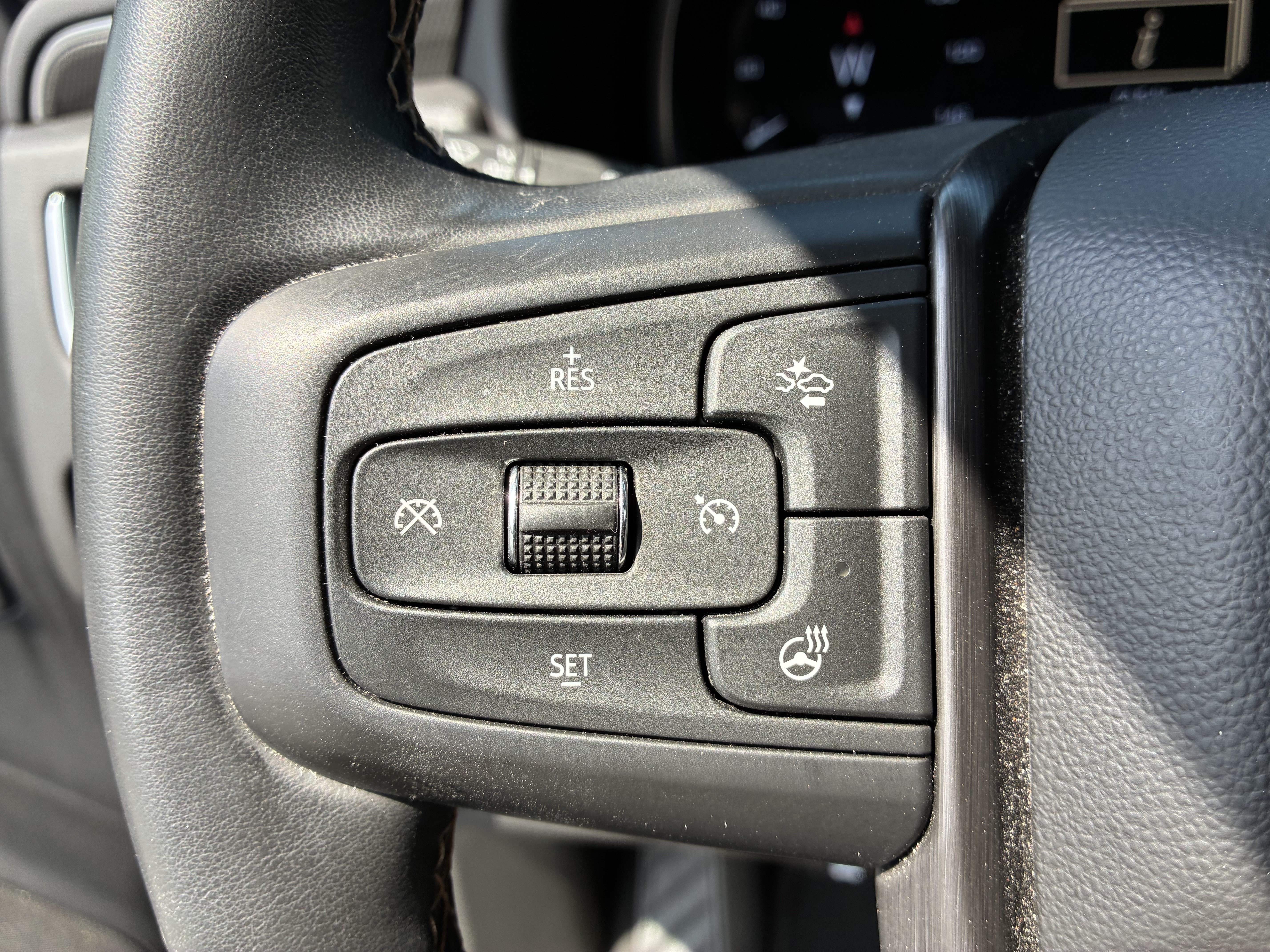 Used 2024 GMC Yukon AT4 AWD/4WD image 35