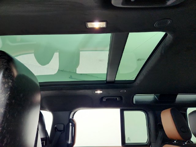 New 2026 Land Rover Defender 110 OCTA AWD/4WD image 18