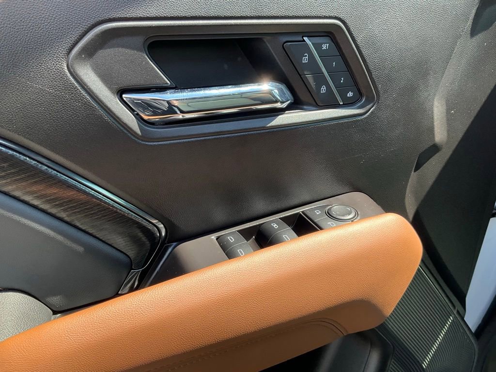 Used 2025 GMC Canyon AT4 w/ Nightfall Edition image 19