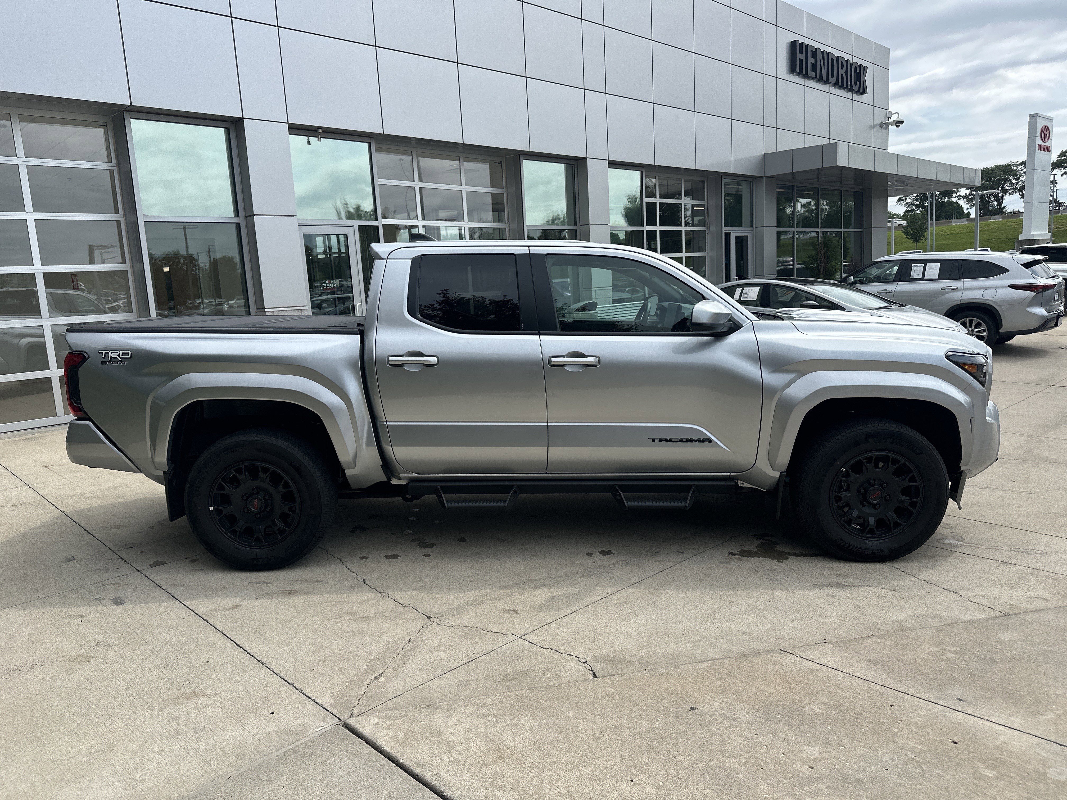 Used 2024 Toyota Tacoma TRD Sport AWD/4WD image 9